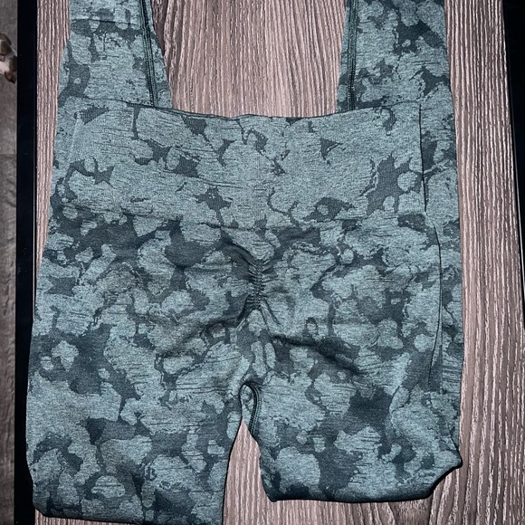 Gymshark Camo seamless leggings - Picture 2 of 2